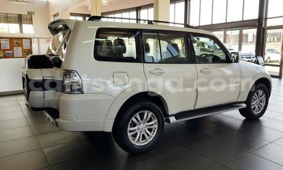 Buy Used Mitsubishi Pajero White Car in Ezulwini in Hhohho Buy Used Mitsubishi Pajero White Car in Ezulwini in Hhohho