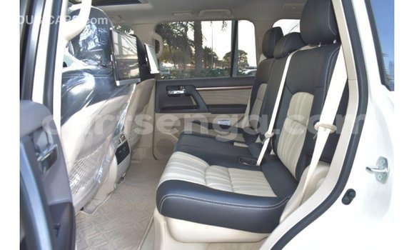 Buy Import Toyota Land Cruiser White Car in Import - Dubai in Hhohho Buy Import Toyota Land Cruiser White Car in Import - Dubai in Hhohho