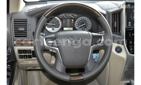 Buy Import Toyota Land Cruiser White Car in Import - Dubai in Hhohho Buy Import Toyota Land Cruiser White Car in Import - Dubai in Hhohho
