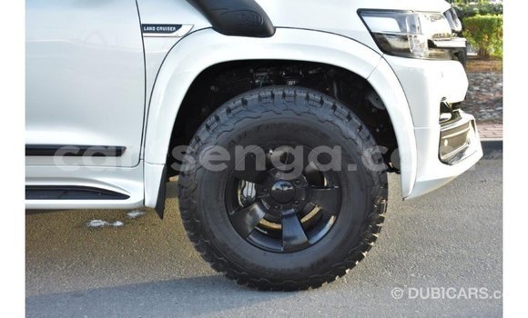 Buy Import Toyota Land Cruiser White Car in Import - Dubai in Hhohho Buy Import Toyota Land Cruiser White Car in Import - Dubai in Hhohho