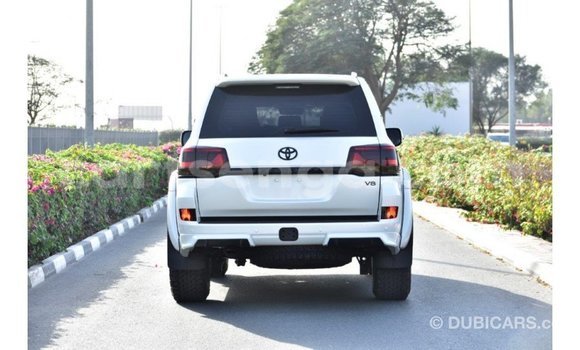 Buy Import Toyota Land Cruiser White Car in Import - Dubai in Hhohho Buy Import Toyota Land Cruiser White Car in Import - Dubai in Hhohho