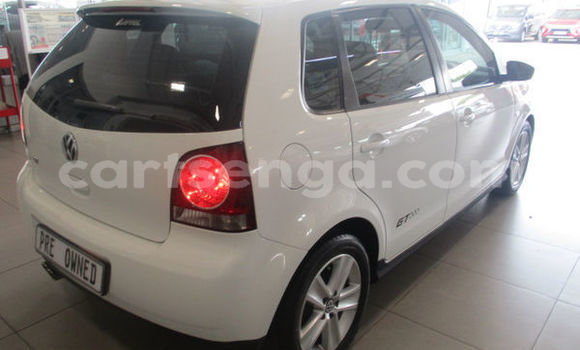 Nunua Ilio tumika Volkswagen Polo White Gari ndani ya Hlatikulu nchini Wilaya ya Shiselweni Nunua Ilio tumika Volkswagen Polo White Gari ndani ya Hlatikulu nchini Wilaya ya Shiselweni