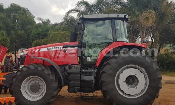 Buy Used Caterpillar 120 Red Truck in Ezulwini in Hhohho Buy Used Caterpillar 120 Red Truck in Ezulwini in Hhohho