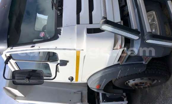 Acheter Occasion Utilitaire Caterpillar 120 Blanc à Ezulwini, Hhohho Acheter Occasion Utilitaire Caterpillar 120 Blanc à Ezulwini, Hhohho