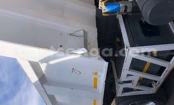 Acheter Occasion Utilitaire Caterpillar 120 Blanc à Ezulwini, Hhohho Acheter Occasion Utilitaire Caterpillar 120 Blanc à Ezulwini, Hhohho