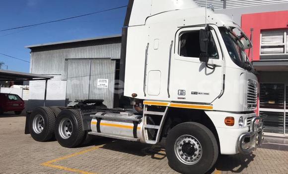 Buy Used Caterpillar 120 White Truck in Mbabane in Manzini Buy Used Caterpillar 120 White Truck in Mbabane in Manzini