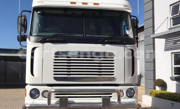 Buy Used Caterpillar 120 White Truck in Mbabane in Manzini Buy Used Caterpillar 120 White Truck in Mbabane in Manzini