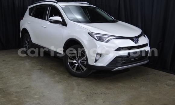 Nunua Ilio tumika Toyota RAV4 White Gari ndani ya Mbabane nchini Manzini Nunua Ilio tumika Toyota RAV4 White Gari ndani ya Mbabane nchini Manzini