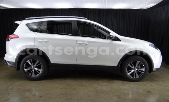 Nunua Ilio tumika Toyota RAV4 White Gari ndani ya Mbabane nchini Manzini Nunua Ilio tumika Toyota RAV4 White Gari ndani ya Mbabane nchini Manzini