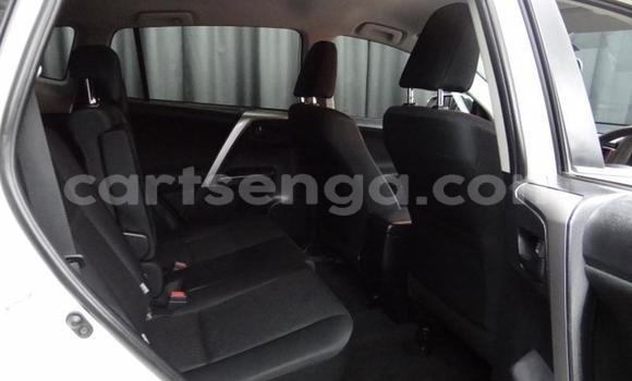Nunua Ilio tumika Toyota RAV4 White Gari ndani ya Mbabane nchini Manzini Nunua Ilio tumika Toyota RAV4 White Gari ndani ya Mbabane nchini Manzini