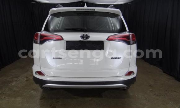 Nunua Ilio tumika Toyota RAV4 White Gari ndani ya Mbabane nchini Manzini Nunua Ilio tumika Toyota RAV4 White Gari ndani ya Mbabane nchini Manzini