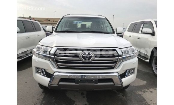 Nunua Imported Toyota Land Cruiser White Gari ndani ya Import - Dubai nchini Hhohho Nunua Imported Toyota Land Cruiser White Gari ndani ya Import - Dubai nchini Hhohho