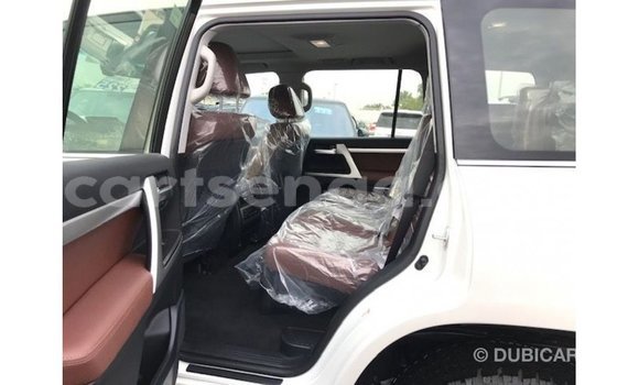 Nunua Imported Toyota Land Cruiser White Gari ndani ya Import - Dubai nchini Hhohho Nunua Imported Toyota Land Cruiser White Gari ndani ya Import - Dubai nchini Hhohho