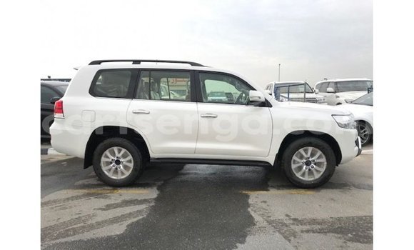Nunua Imported Toyota Land Cruiser White Gari ndani ya Import - Dubai nchini Hhohho Nunua Imported Toyota Land Cruiser White Gari ndani ya Import - Dubai nchini Hhohho