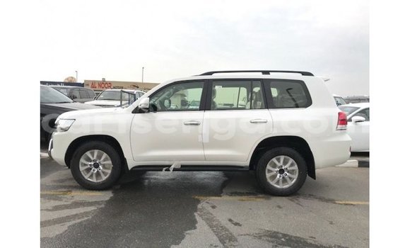 Nunua Imported Toyota Land Cruiser White Gari ndani ya Import - Dubai nchini Hhohho Nunua Imported Toyota Land Cruiser White Gari ndani ya Import - Dubai nchini Hhohho
