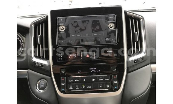 Nunua Imported Toyota Land Cruiser White Gari ndani ya Import - Dubai nchini Hhohho Nunua Imported Toyota Land Cruiser White Gari ndani ya Import - Dubai nchini Hhohho