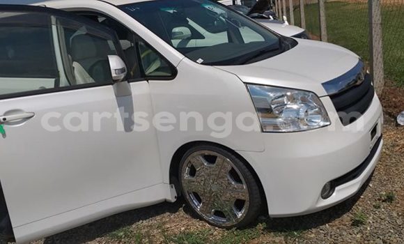 Nunua Ilio tumika Toyota Noah White Gari ndani ya Nhlangano nchini Wilaya ya Shiselweni Nunua Ilio tumika Toyota Noah White Gari ndani ya Nhlangano nchini Wilaya ya Shiselweni