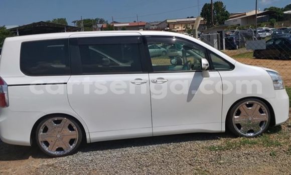 Nunua Ilio tumika Toyota Noah White Gari ndani ya Nhlangano nchini Wilaya ya Shiselweni Nunua Ilio tumika Toyota Noah White Gari ndani ya Nhlangano nchini Wilaya ya Shiselweni