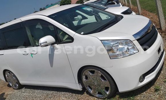 Nunua Ilio tumika Toyota Noah White Gari ndani ya Nhlangano nchini Wilaya ya Shiselweni Nunua Ilio tumika Toyota Noah White Gari ndani ya Nhlangano nchini Wilaya ya Shiselweni