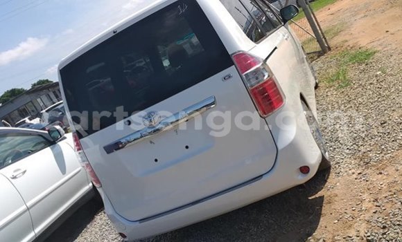 Nunua Ilio tumika Toyota Noah White Gari ndani ya Nhlangano nchini Wilaya ya Shiselweni Nunua Ilio tumika Toyota Noah White Gari ndani ya Nhlangano nchini Wilaya ya Shiselweni