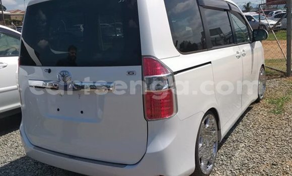 Nunua Ilio tumika Toyota Noah White Gari ndani ya Nhlangano nchini Wilaya ya Shiselweni Nunua Ilio tumika Toyota Noah White Gari ndani ya Nhlangano nchini Wilaya ya Shiselweni