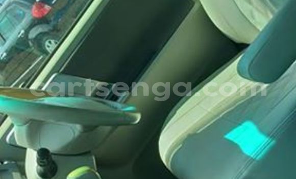 Nunua Ilio tumika Toyota Noah White Gari ndani ya Nhlangano nchini Wilaya ya Shiselweni Nunua Ilio tumika Toyota Noah White Gari ndani ya Nhlangano nchini Wilaya ya Shiselweni