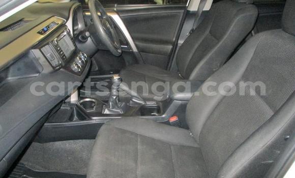 Nunua Ilio tumika Toyota RAV4 White Gari ndani ya Manzini nchini Manzini Nunua Ilio tumika Toyota RAV4 White Gari ndani ya Manzini nchini Manzini