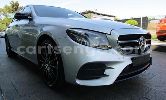 Nunua Ilio tumika Mercedes‒Benz E–Class Silver Gari ndani ya Hlatikulu nchini Wilaya ya Shiselweni Nunua Ilio tumika Mercedes‒Benz E–Class Silver Gari ndani ya Hlatikulu nchini Wilaya ya Shiselweni