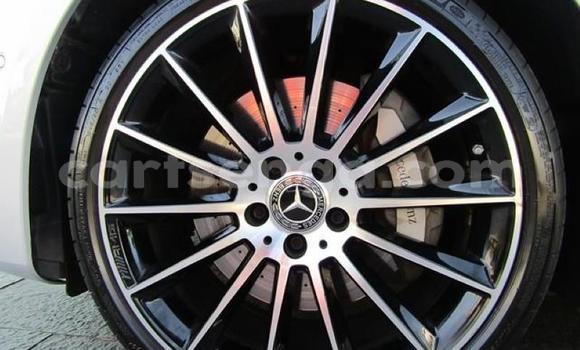 Nunua Ilio tumika Mercedes‒Benz E–Class Silver Gari ndani ya Hlatikulu nchini Wilaya ya Shiselweni Nunua Ilio tumika Mercedes‒Benz E–Class Silver Gari ndani ya Hlatikulu nchini Wilaya ya Shiselweni