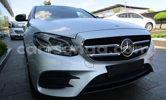 Nunua Ilio tumika Mercedes‒Benz E–Class Silver Gari ndani ya Hlatikulu nchini Wilaya ya Shiselweni Nunua Ilio tumika Mercedes‒Benz E–Class Silver Gari ndani ya Hlatikulu nchini Wilaya ya Shiselweni