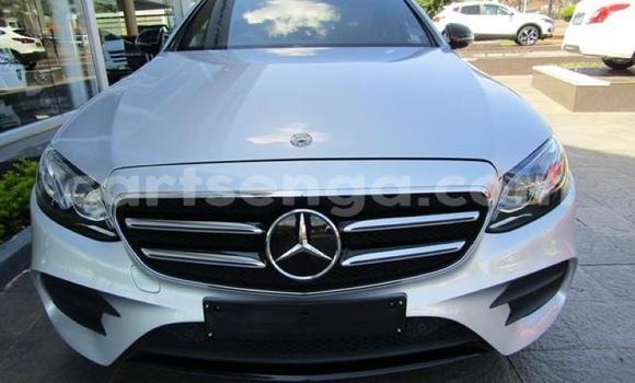 Nunua Ilio tumika Mercedes‒Benz E–Class Silver Gari ndani ya Hlatikulu nchini Wilaya ya Shiselweni Nunua Ilio tumika Mercedes‒Benz E–Class Silver Gari ndani ya Hlatikulu nchini Wilaya ya Shiselweni