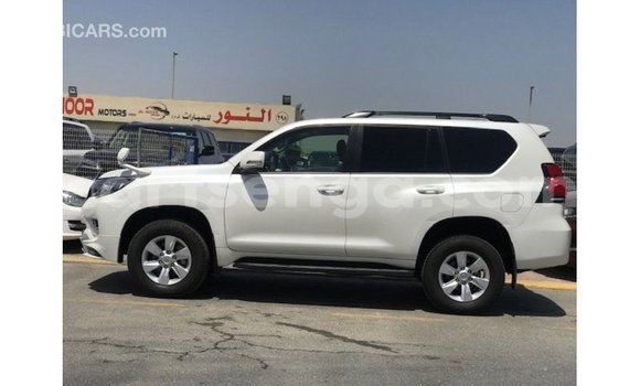 Acheter Import Voiture Toyota Prado Blanc à Import - Dubai, Hhohho Acheter Import Voiture Toyota Prado Blanc à Import - Dubai, Hhohho