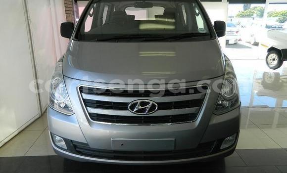 Nunua Ilio tumika Hyundai H1 Silver Gari ndani ya Mbabane nchini Manzini Nunua Ilio tumika Hyundai H1 Silver Gari ndani ya Mbabane nchini Manzini