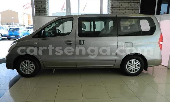 Nunua Ilio tumika Hyundai H1 Silver Gari ndani ya Mbabane nchini Manzini Nunua Ilio tumika Hyundai H1 Silver Gari ndani ya Mbabane nchini Manzini
