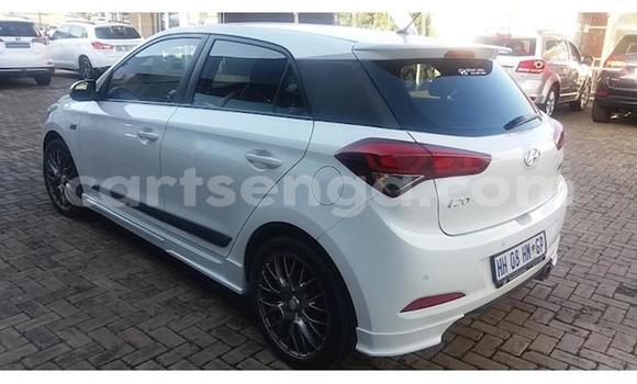 Nunua Ilio tumika Hyundai i20 White Gari ndani ya Mbabane nchini Manzini Nunua Ilio tumika Hyundai i20 White Gari ndani ya Mbabane nchini Manzini