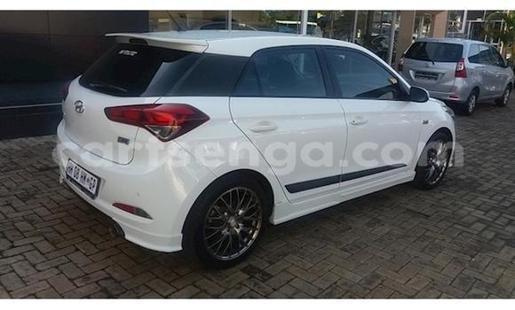 Nunua Ilio tumika Hyundai i20 White Gari ndani ya Mbabane nchini Manzini Nunua Ilio tumika Hyundai i20 White Gari ndani ya Mbabane nchini Manzini