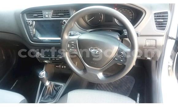 Nunua Ilio tumika Hyundai i20 White Gari ndani ya Mbabane nchini Manzini Nunua Ilio tumika Hyundai i20 White Gari ndani ya Mbabane nchini Manzini