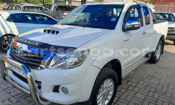 Nunua Ilio tumika Toyota Hilux White Gari ndani ya Bulembu nchini Hhohho Nunua Ilio tumika Toyota Hilux White Gari ndani ya Bulembu nchini Hhohho