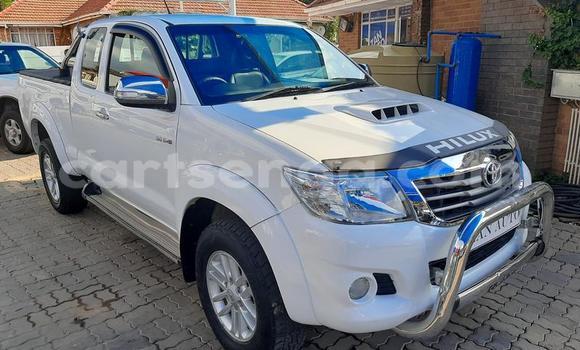 Nunua Ilio tumika Toyota Hilux White Gari ndani ya Bulembu nchini Hhohho Nunua Ilio tumika Toyota Hilux White Gari ndani ya Bulembu nchini Hhohho