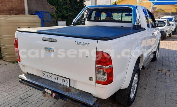 Nunua Ilio tumika Toyota Hilux White Gari ndani ya Bulembu nchini Hhohho Nunua Ilio tumika Toyota Hilux White Gari ndani ya Bulembu nchini Hhohho
