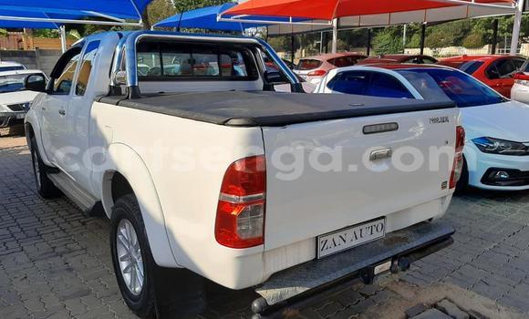 Nunua Ilio tumika Toyota Hilux White Gari ndani ya Bulembu nchini Hhohho Nunua Ilio tumika Toyota Hilux White Gari ndani ya Bulembu nchini Hhohho