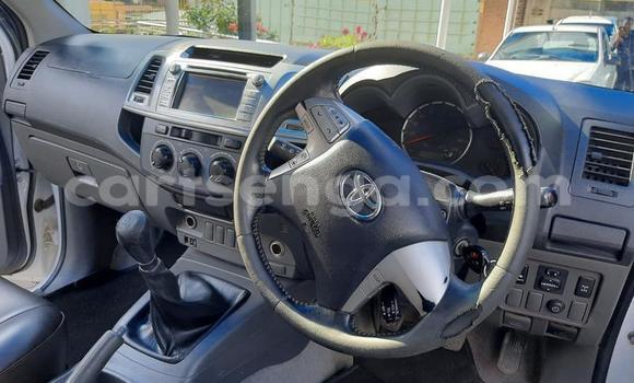 Nunua Ilio tumika Toyota Hilux White Gari ndani ya Bulembu nchini Hhohho Nunua Ilio tumika Toyota Hilux White Gari ndani ya Bulembu nchini Hhohho