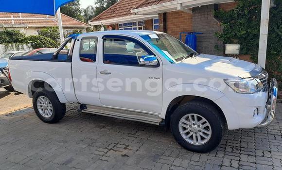 Nunua Ilio tumika Toyota Hilux White Gari ndani ya Bulembu nchini Hhohho Nunua Ilio tumika Toyota Hilux White Gari ndani ya Bulembu nchini Hhohho