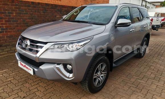 Nunua Ilio tumika Toyota Fortuner Beige Gari ndani ya Ezulwini nchini Hhohho Nunua Ilio tumika Toyota Fortuner Beige Gari ndani ya Ezulwini nchini Hhohho