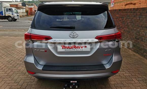 Nunua Ilio tumika Toyota Fortuner Beige Gari ndani ya Ezulwini nchini Hhohho Nunua Ilio tumika Toyota Fortuner Beige Gari ndani ya Ezulwini nchini Hhohho