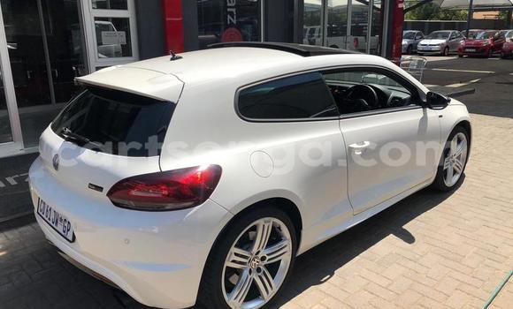 Nunua Ilio tumika Volkswagen Scirocco R White Gari ndani ya Mbabane nchini Manzini Nunua Ilio tumika Volkswagen Scirocco R White Gari ndani ya Mbabane nchini Manzini