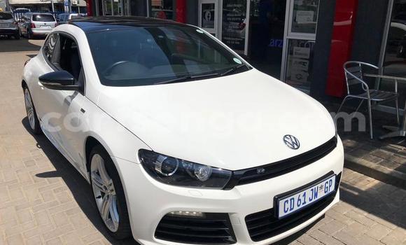Nunua Ilio tumika Volkswagen Scirocco R White Gari ndani ya Mbabane nchini Manzini Nunua Ilio tumika Volkswagen Scirocco R White Gari ndani ya Mbabane nchini Manzini