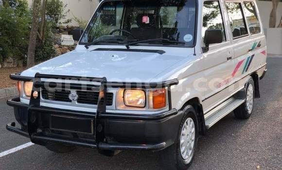 Nunua Ilio tumika Toyota Verso White Gari ndani ya Ezulwini nchini Hhohho Nunua Ilio tumika Toyota Verso White Gari ndani ya Ezulwini nchini Hhohho