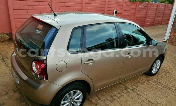 Nunua Ilio tumika Volkswagen Polo Beige Gari ndani ya Big Bend nchini Wilaya ya Lubombo Nunua Ilio tumika Volkswagen Polo Beige Gari ndani ya Big Bend nchini Wilaya ya Lubombo