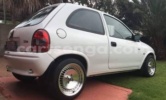 Nunua Ilio tumika Opel Corsa White Gari ndani ya Ezulwini nchini Hhohho Nunua Ilio tumika Opel Corsa White Gari ndani ya Ezulwini nchini Hhohho
